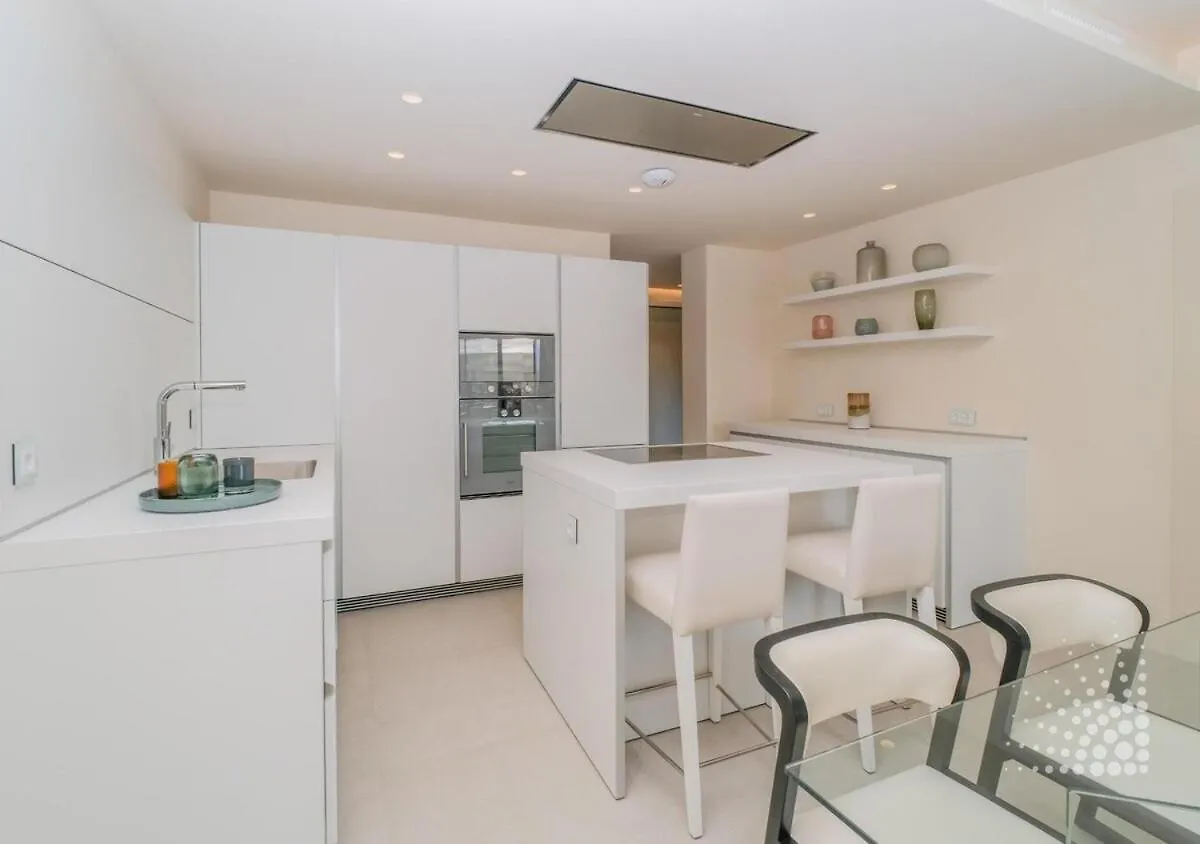 Beautiful Velaya Beachfront 2 Bedrooms Rdr496 Estepona Lägenhet